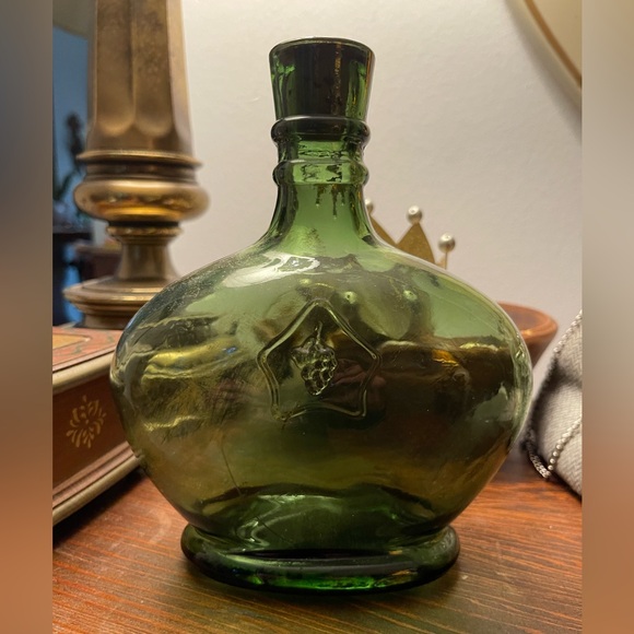 Thick heavy glass green corked bottle - Picture 4 of 6